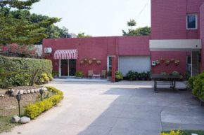 Tea House 2BHK Near Rock Garden and Sukhna Lake